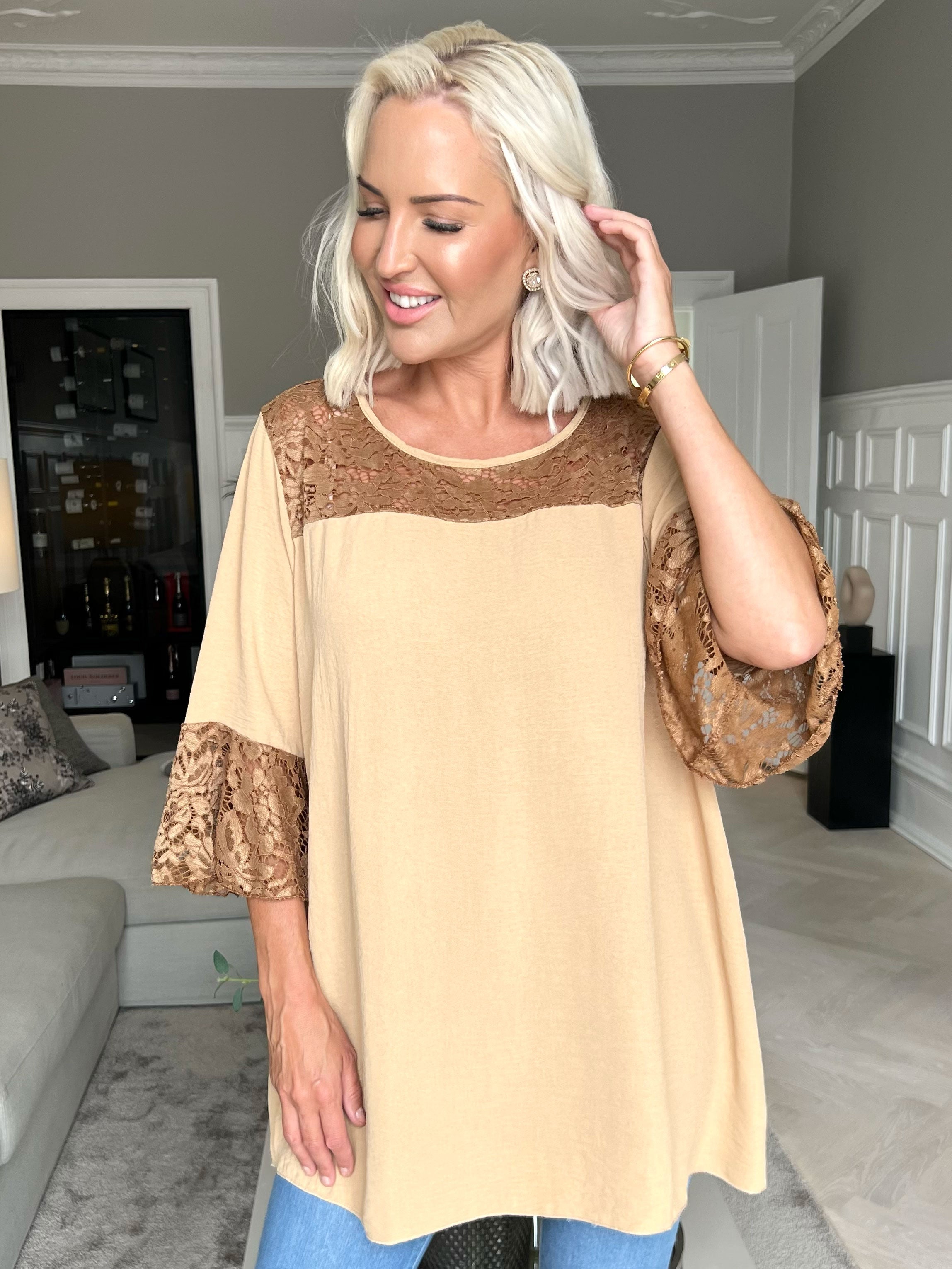 Amanda - Sød simpel tunika med blonde